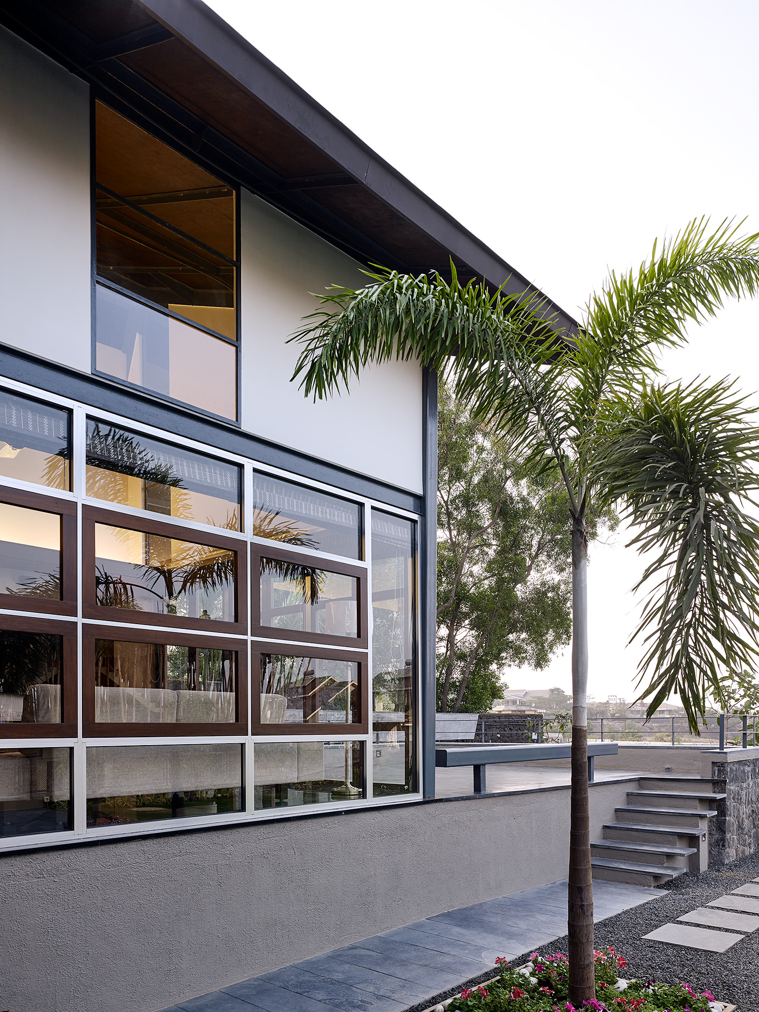 Opolis Architects, roof-house in Khandala